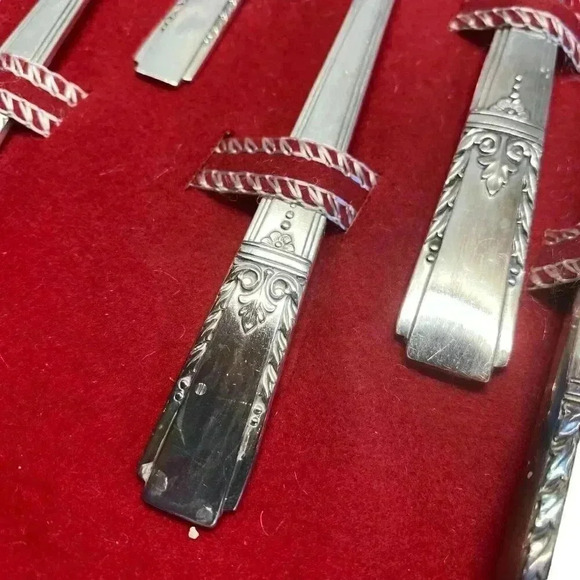 WM Rogers AA Heavy Oneida Ltd Silverware Flatware 26pc Set Forks Spoons Knives - Picture 8 of 9